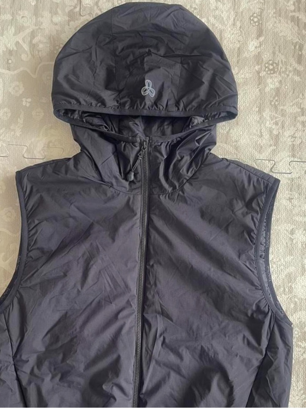 Aritzia TNA The Pillow Puff Puffer Vest in Black - Picture 2 of 8